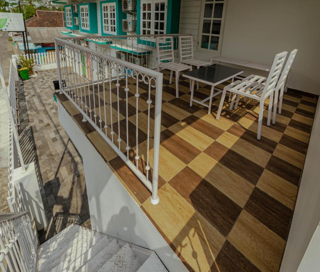 Casa De Louvre 3 Hostel Pakem Екстериор снимка